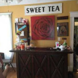 Lulu's Tea Room Dentro