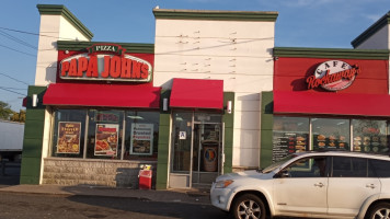 Papa Johns outside