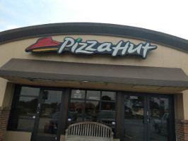 Pizza Hut outside