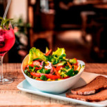 Luja Essen, Trinken, Feiern Cibo