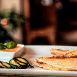 Luja Essen, Trinken, Feiern Cibo