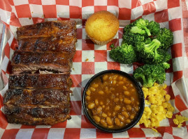 Famous Dave's B-que food