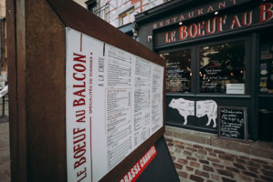 Le boeuf au balcon inside