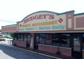 Hudgey's Family outside