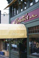 Coratti's On Main food