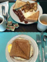 33 All American Diner food