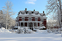 Blomidon Inn outside