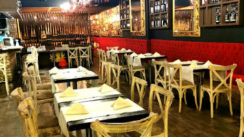 Trattoria La Divina Comedia inside