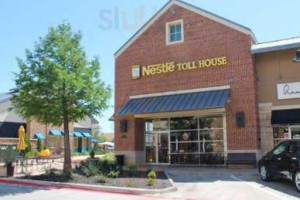 Nestle Tollhouse Cafe outside