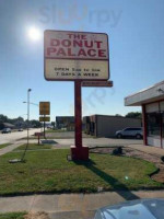 The Donut Palace outside