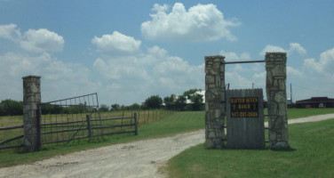 Longhorn 7 Ranch outside