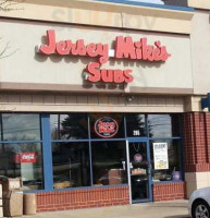 Jersey Mike's Subs outside