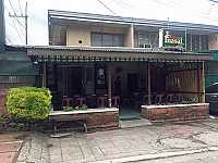 Senor Inasal outside