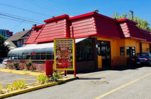 Dos Hermanos Taqueria outside