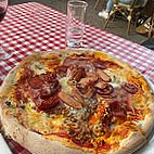 Pizzeria Italia food