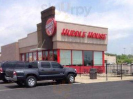 Huddle House outside