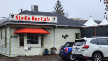 Studio One Cafe outside