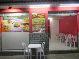 Maranha Lanchonete Pizzaria inside