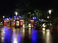 Le Kiosque outside