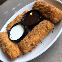 Pluckers Wing food