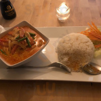 Thai Me Up food