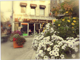 Le Cafe Gourmand inside