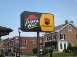 Pizza Hut outside