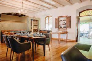 Boutiquehotel Kloster Pfalzel Café food