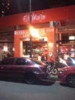 El Majo outside