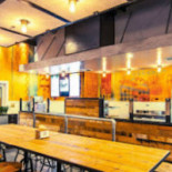 Zigzag Pizza Dentro