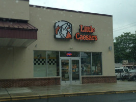 Little Caesars Pizza outside