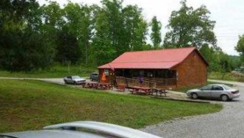 Red Roof Bbq outside