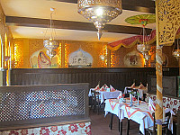 Taj Mahal Indisches Restaurant inside