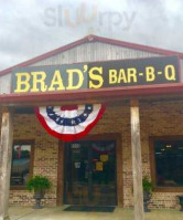 Brad's -b-q inside