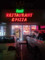 Riuniti Pizza outside