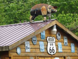 Missouri Hick Barbeque inside