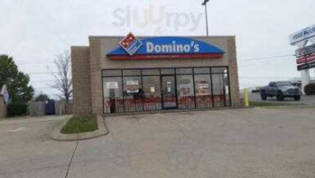 Domino's Pizza outside