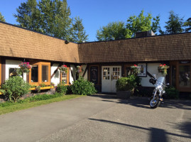 Artful Dodger Neighborhood Pub outside