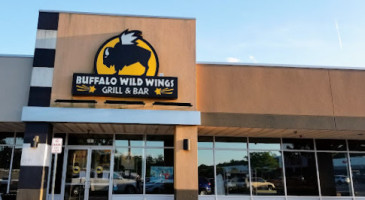 Buffalo Wild Wings outside