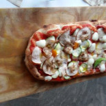 Estro Pizza Lab food