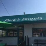 Puck's Donuts Dentro