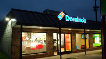 Domino's Pizza outside