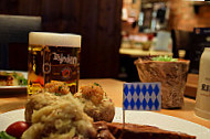 Wirtshaus zur Brezel food