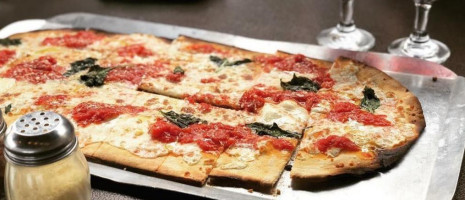 Olivella's Pizza And Wine food