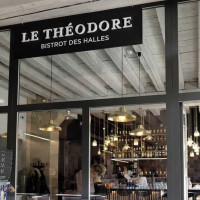 Le ThÉodore inside