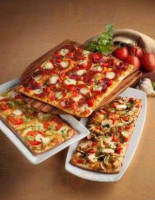 Round Table Pizza food