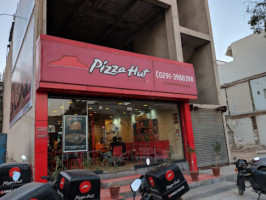 Pizza Hut outside