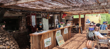 Guinguette Du Relais Nautique inside