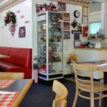 H B's Place Dentro