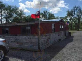 The Hog Pen Barbecue outside